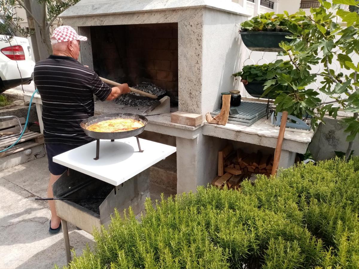 Apartman Figaro Pogled Od Milijun Dolara, 2 Tusa, 2 Wc Kaštela Δωμάτιο φωτογραφία