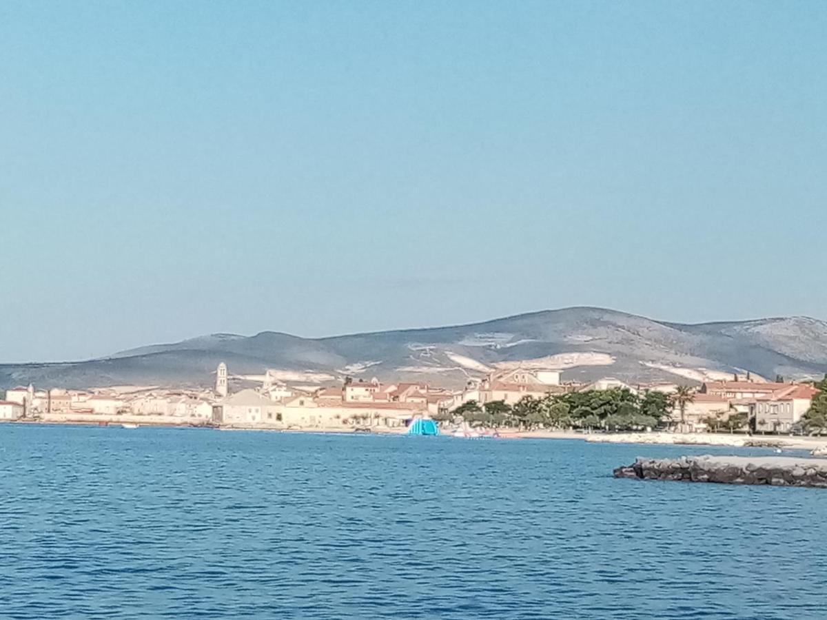 Apartman Figaro Pogled Od Milijun Dolara, 2 Tusa, 2 Wc Kaštela Εξωτερικό φωτογραφία