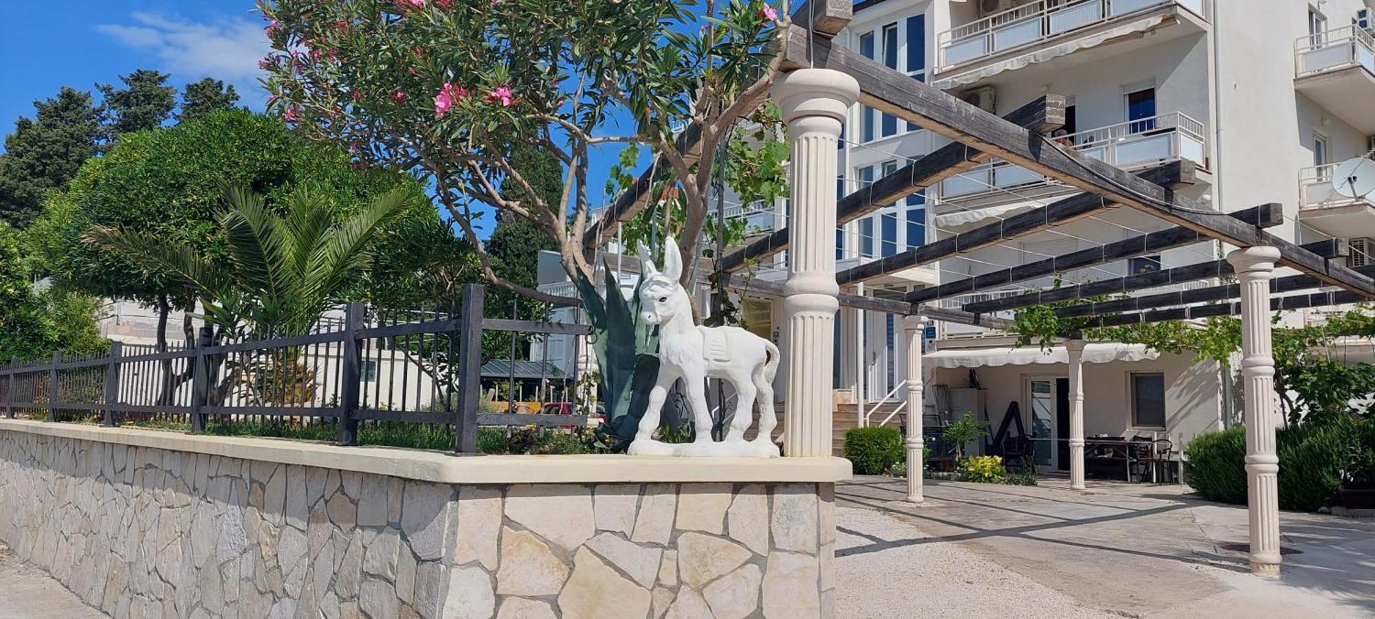 Apartman Figaro Pogled Od Milijun Dolara, 2 Tusa, 2 Wc Kaštela Εξωτερικό φωτογραφία